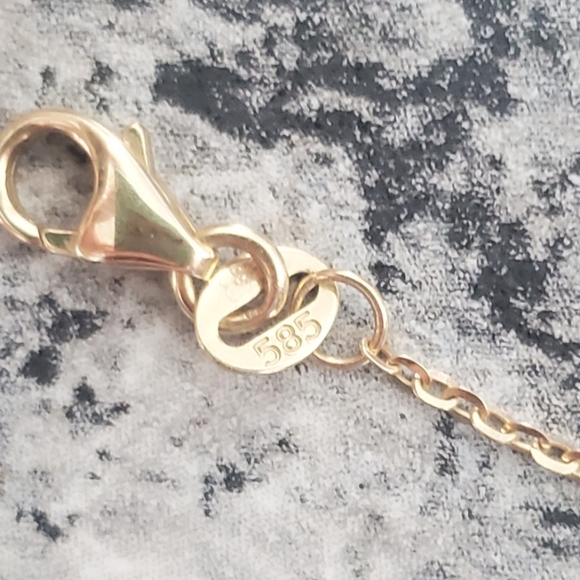 Gold heart necklace with diamond in the bottom - Picture 4 of 4